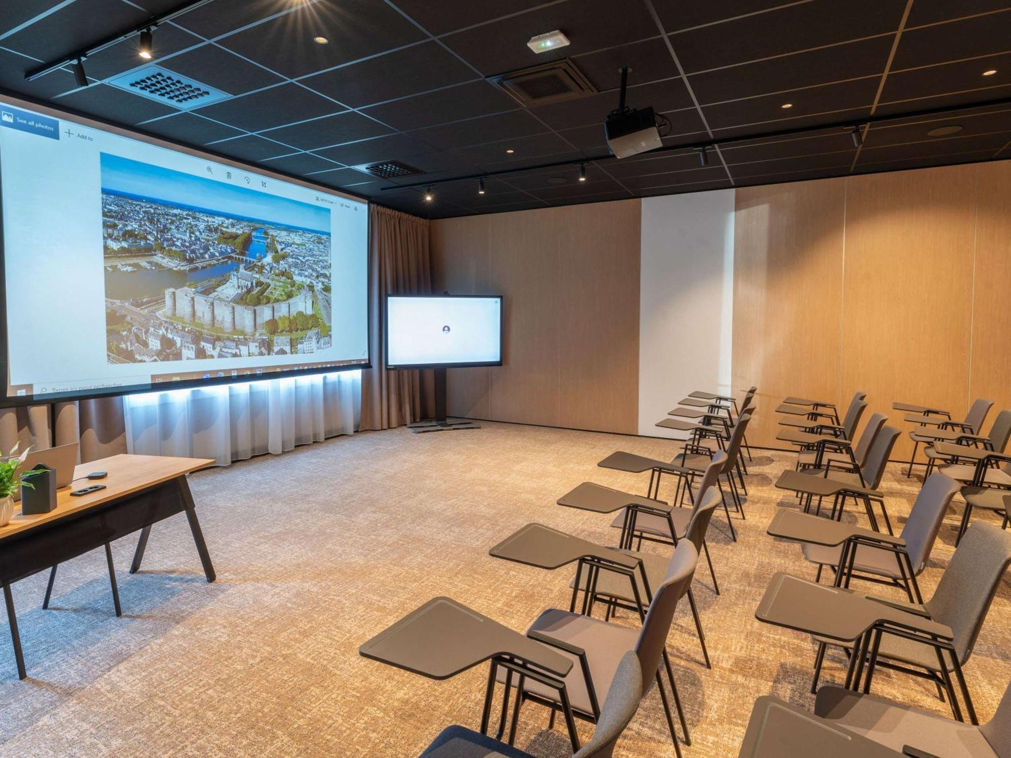 Novotel Angers Lac De Maine Eksteriør bilde