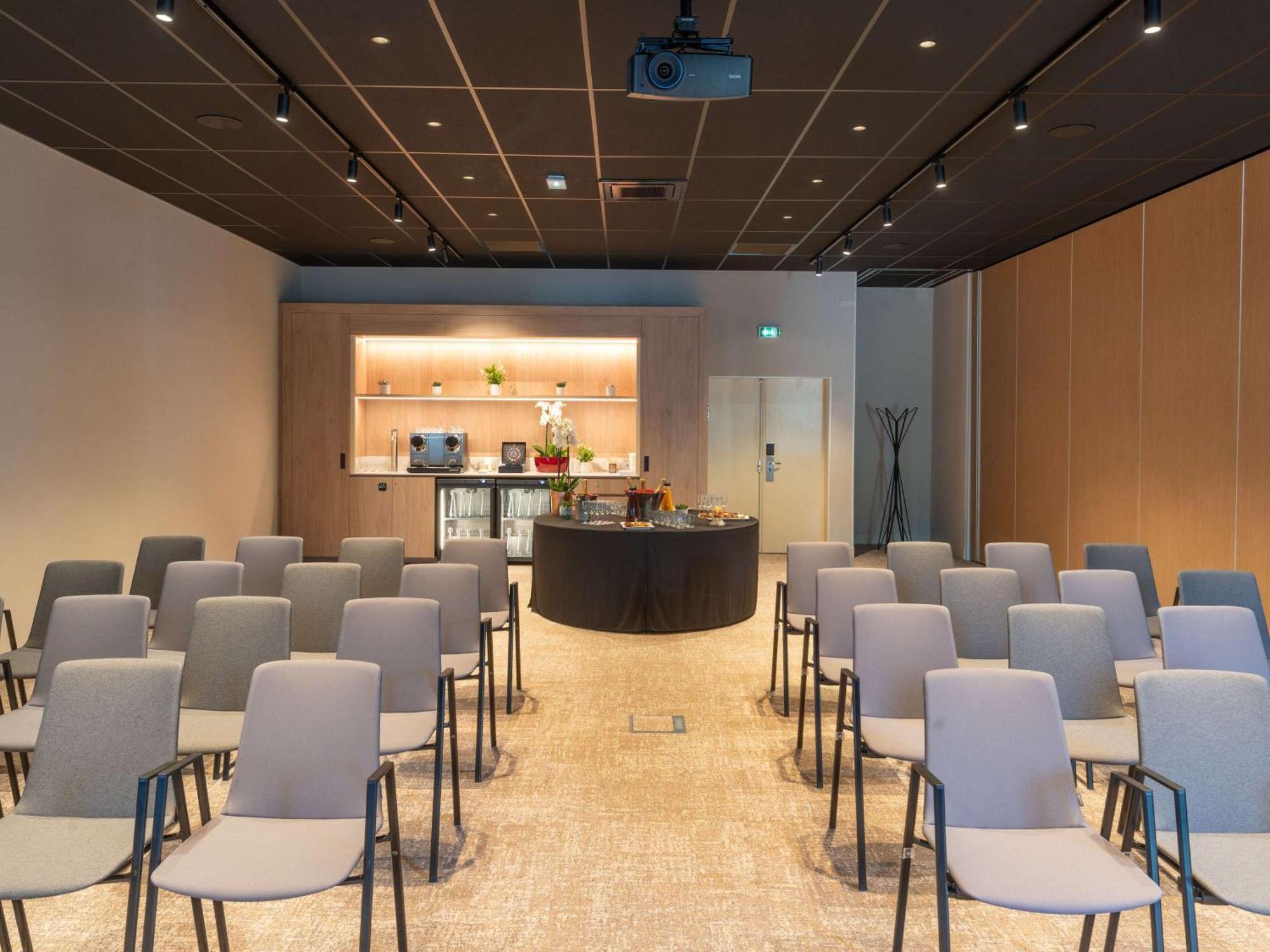 Novotel Angers Lac De Maine Eksteriør bilde